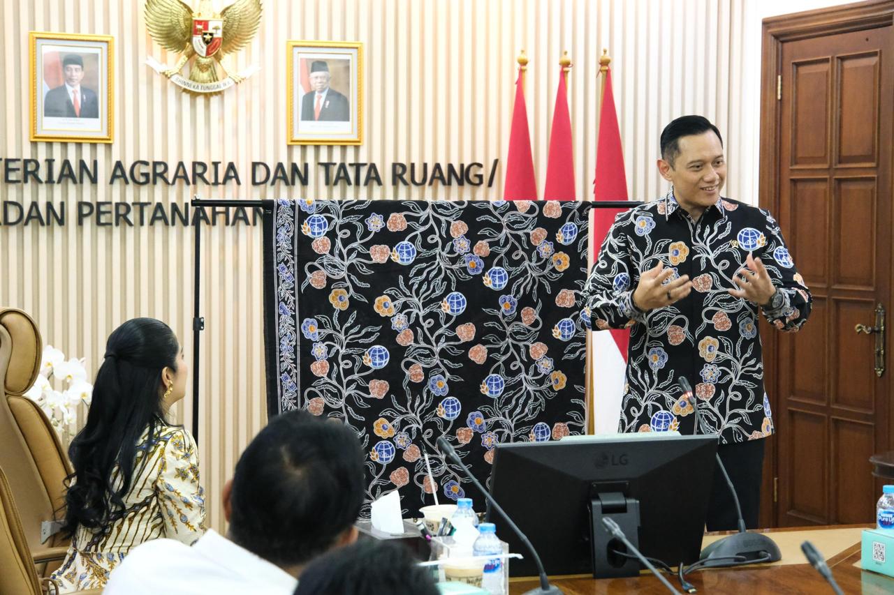 Dedikasi untuk Hari Batik Nasional, Menteri AHY Luncurkan Batik Sekar Pace Bhumi untuk Jajaran Kementerian ATR/BPN